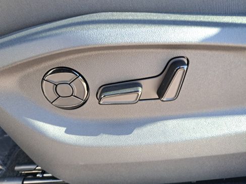 New 2026 Volkswagen Tiguan SE R-Line image 26