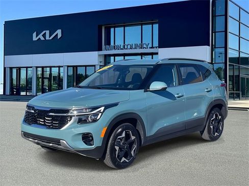 Used 2025 Kia Seltos EX image 3