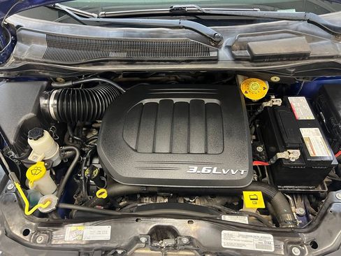 Used 2018 Dodge Grand Caravan SE w/ UConnect Hands-Free Group FWD image 31
