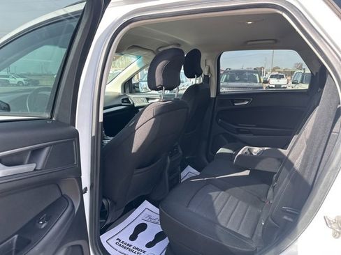 Used 2018 Ford Edge SE image 23