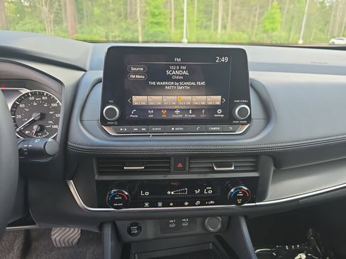 Used 2025 Nissan Rogue SV image 22