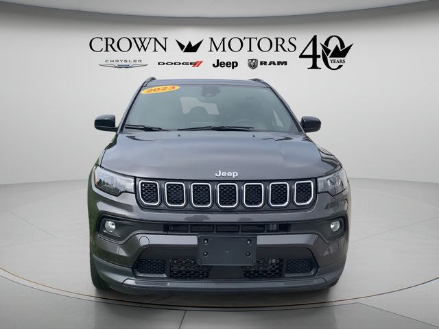 Used 2023 Jeep Compass Latitude w/ Convenience Group AWD/4WD image 2