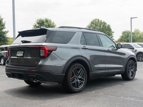 Used 2025 Ford Explorer ST RWD image 11
