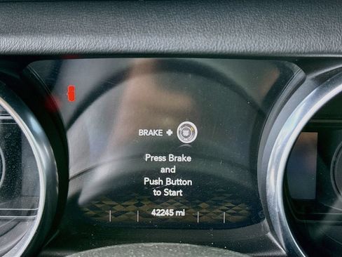 Used 2022 Jeep Wrangler Unlimited Rubicon 4xe w/ Cold Weather Group AWD/4WD image 13