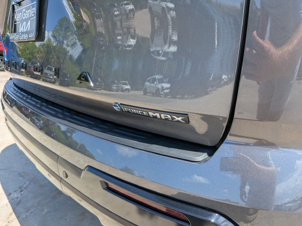 Used 2025 Toyota Sequoia Platinum AWD/4WD image 13