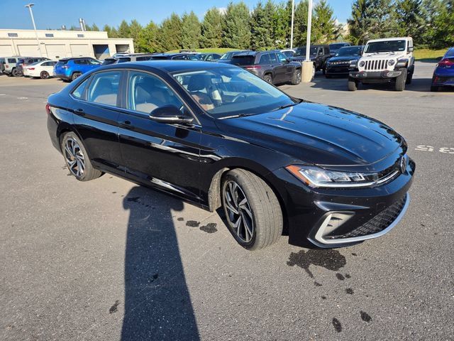 Used 2025 Volkswagen Jetta SEL FWD image 18