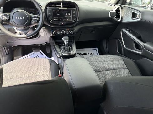 Used 2025 Kia Soul LX w/ LX Technology Package FWD image 26