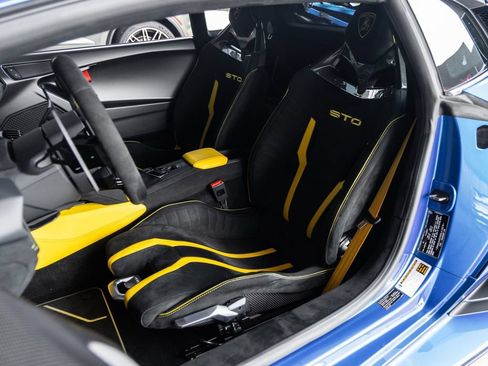 Used 2022 Lamborghini Huracan STO RWD image 30