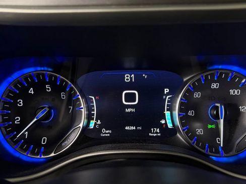 Used 2022 Chrysler Pacifica Touring-L FWD image 20