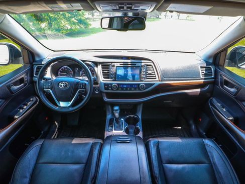 Used 2014 Toyota Highlander Limited Platinum AWD/4WD image 2