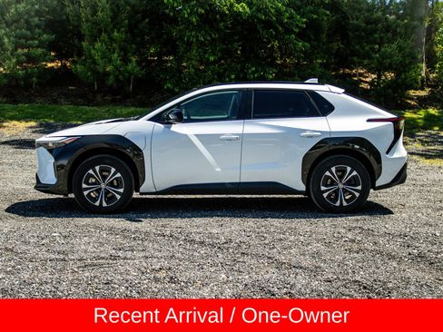 Used 2023 Toyota bZ4X AWD image 4