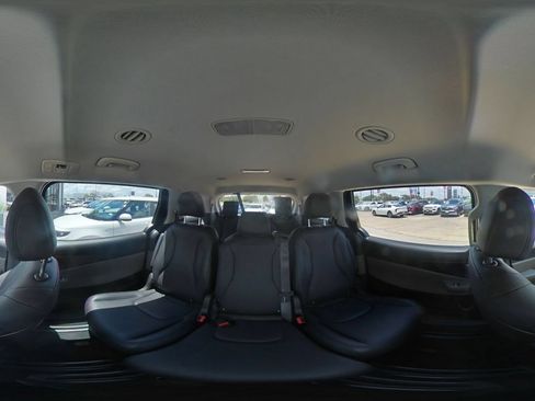 Used 2026 Kia Carnival FWD image 43