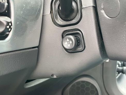 Used 2002 Ford Thunderbird Base image 20