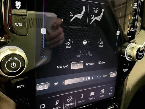 Used 2025 RAM 1500 Big Horn AWD/4WD image 38