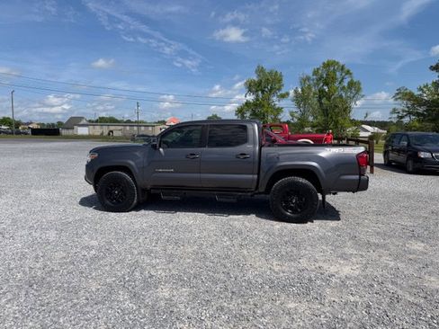 Used 2021 Toyota Tacoma SR5 w/ Technology Package AWD/4WD image 3