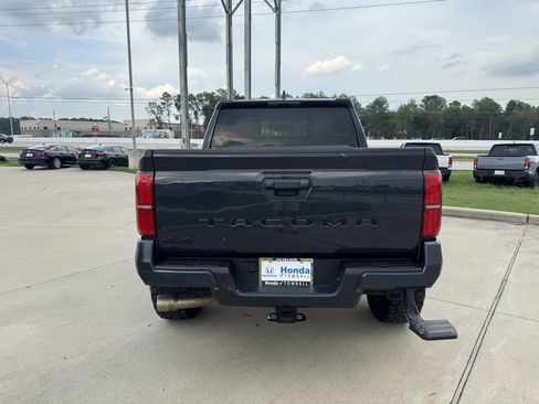 Used 2024 Toyota Tacoma SR5 AWD/4WD image 7