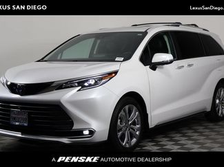 Used 2024 Toyota Sienna Platinum FWD video 1