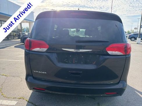Used 2023 Chrysler Voyager LX FWD image 5