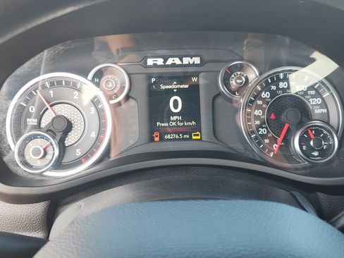 Used 2024 RAM 3500 Tradesman w/ Chrome Appearance Group AWD/4WD image 17