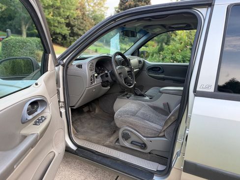 Used 2004 Chevrolet TrailBlazer LS w/ LS Preferred Equipment Group AWD/4WD image 10