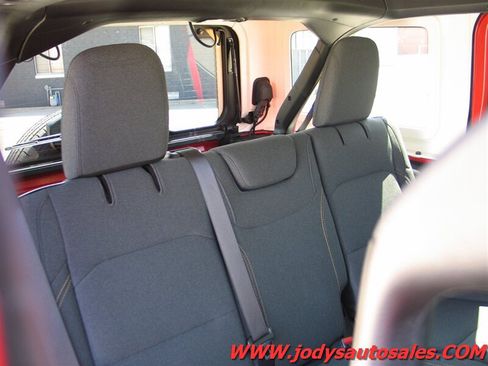 Used 2025 Jeep Wrangler Unlimited Sport AWD/4WD image 33