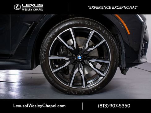 Used 2022 BMW X7 xDrive40i w/ M Sport Package AWD/4WD image 5