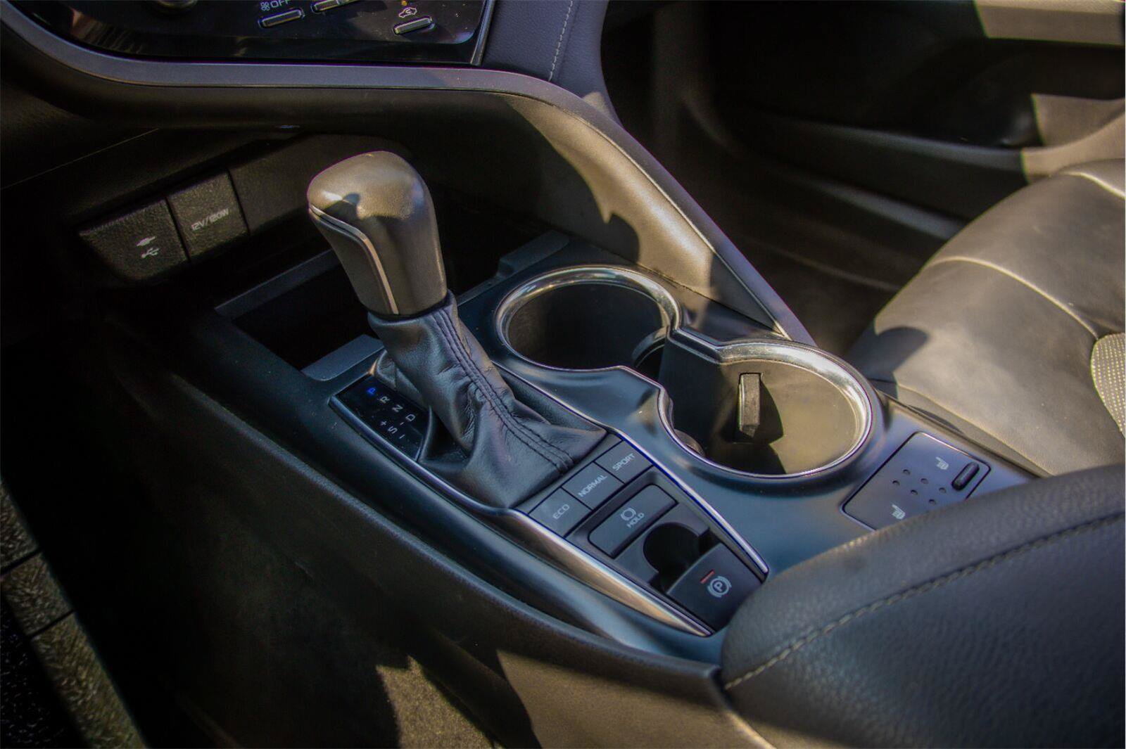 Used 2019 Toyota Camry XSE FWD image 13