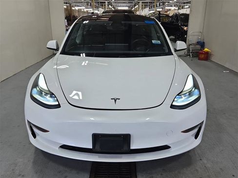 Used 2023 Tesla Model 3 Standard Range image 3