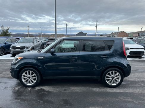 Used 2017 Kia Soul + image 8