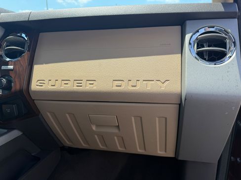 Used 2015 Ford F250 Lariat w/ Lariat Interior Package AWD/4WD image 25