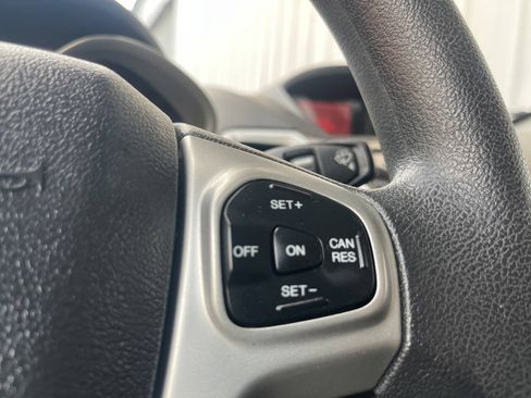 Used 2013 Ford Fiesta SE FWD image 27