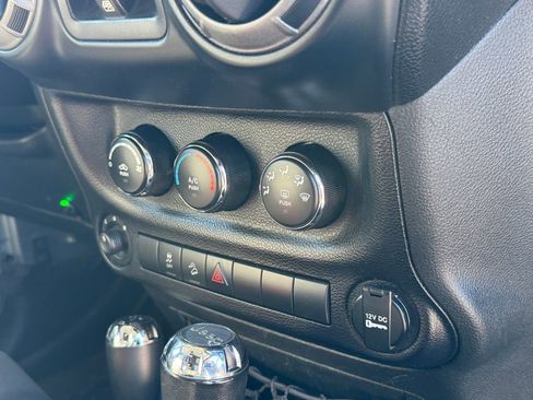 Used 2013 Jeep Wrangler Unlimited Sport image 17