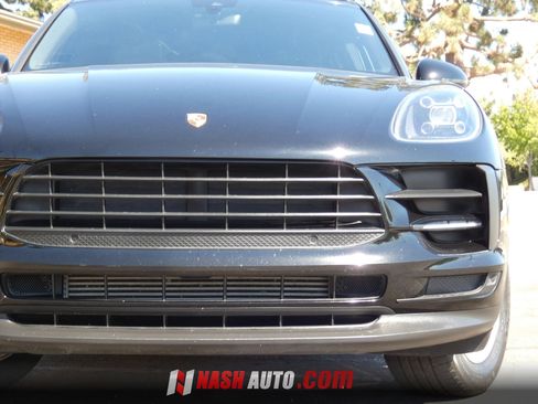 Used 2020 Porsche Macan AWD/4WD image 16