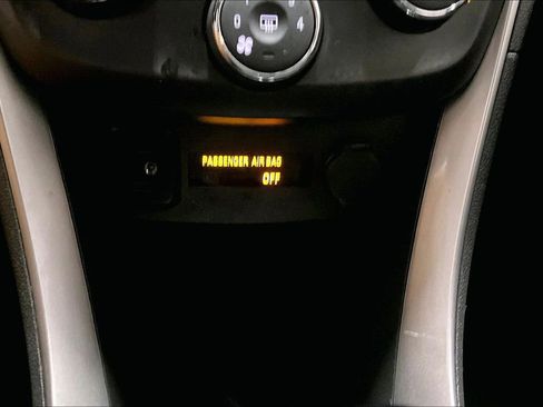 Used 2019 Chevrolet Trax LT w/ LT Convenience Package image 15