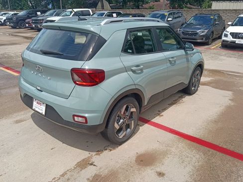 Used 2025 Hyundai Venue SEL FWD image 7