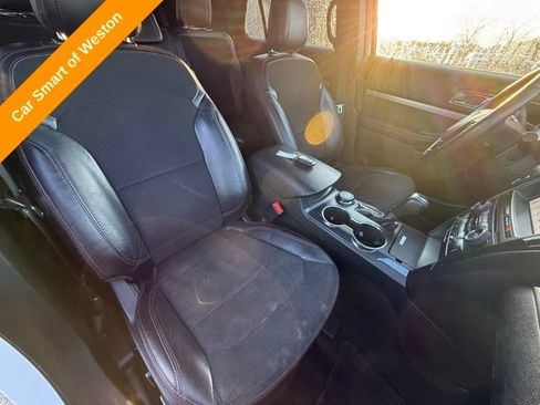 Used 2018 Ford Explorer XLT w/ Equipment Group 202A AWD/4WD image 18