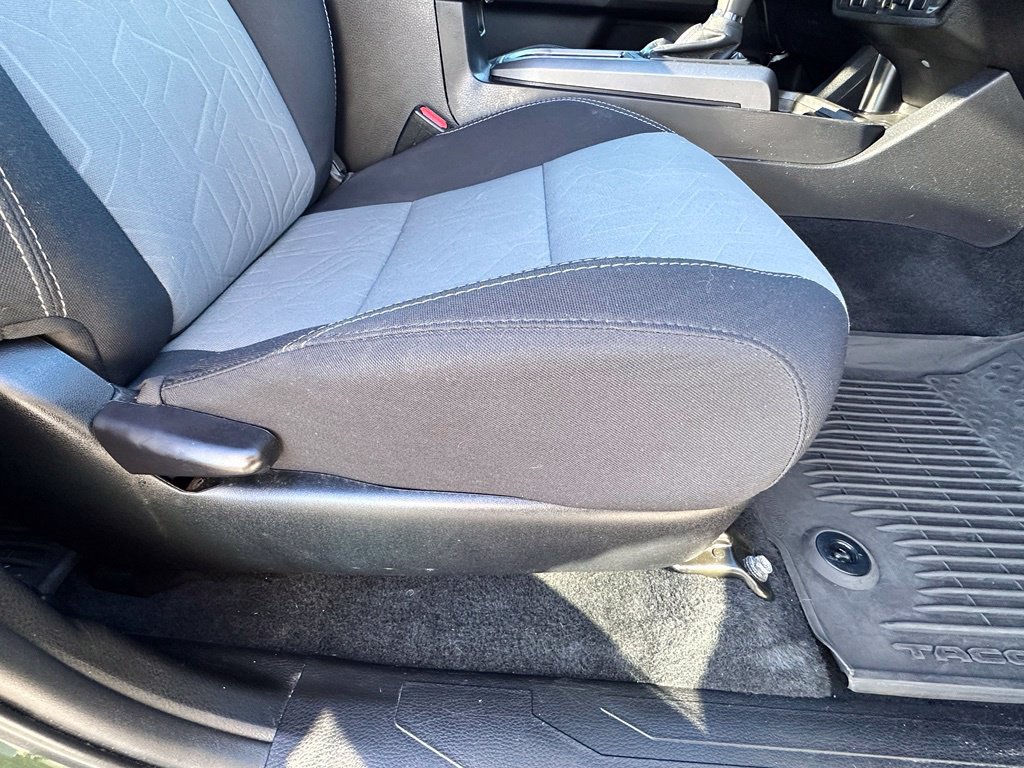 Used 2022 Toyota Tacoma TRD Sport AWD/4WD image 13