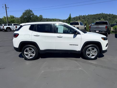 Used 2024 Jeep Compass Latitude AWD/4WD image 5