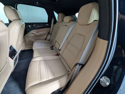 Certified 2023 Porsche Cayenne Platinum Edition AWD/4WD image 22