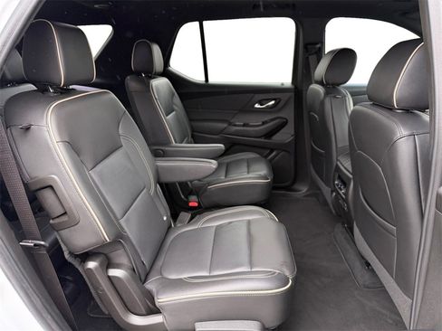 Used 2022 Chevrolet Traverse Premier image 20