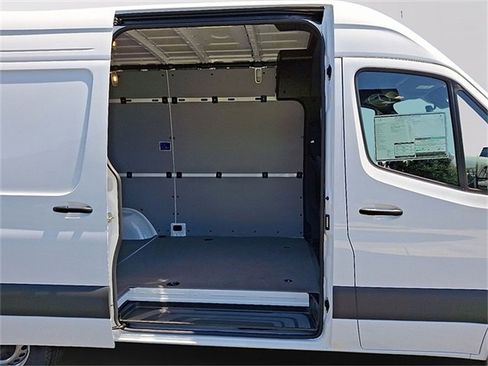 Used 2025 Mercedes-Benz Sprinter 2500 image 7