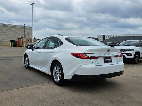 Used 2025 Toyota Camry LE image 8