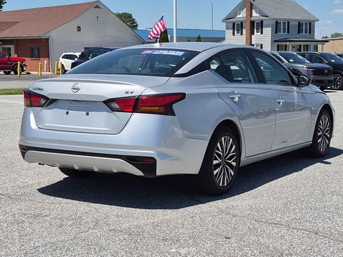 Used 2024 Nissan Altima 2.5 SV FWD image 3