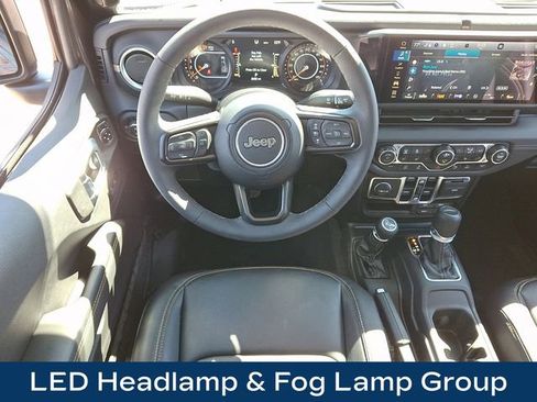 Used 2025 Jeep Gladiator Sport AWD/4WD image 3