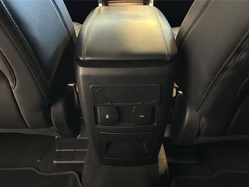 Used 2022 Ford Explorer XLT w/ Equipment Group 202A AWD/4WD image 29
