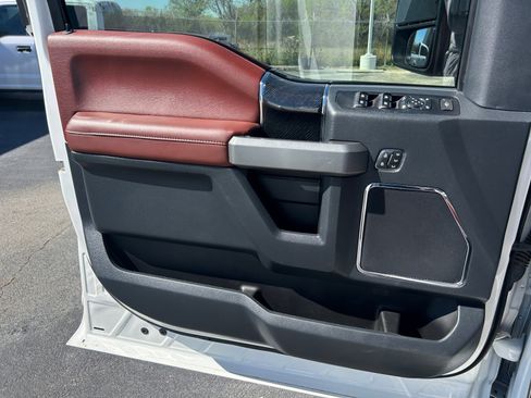 Used 2022 Ford F450 Platinum w/ FX4 Off-Road Package image 24