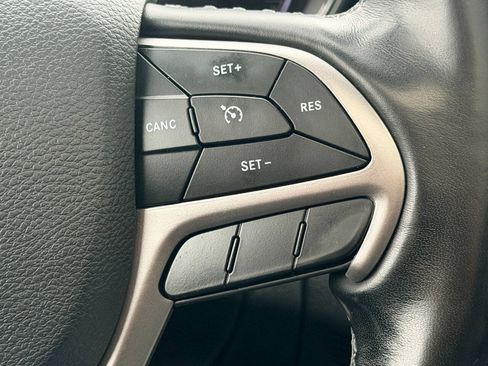 Used 2020 Jeep Grand Cherokee Overland AWD/4WD image 33