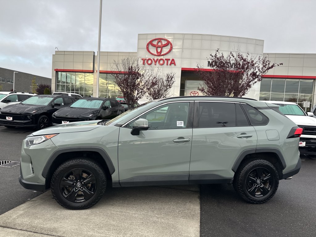 Used 2021 Toyota RAV4 XLE AWD/4WD image 2