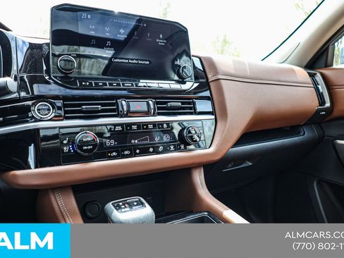 Used 2024 Nissan Pathfinder Platinum image 33