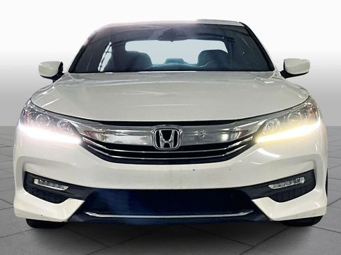 Used 2017 Honda Accord Sport image 3